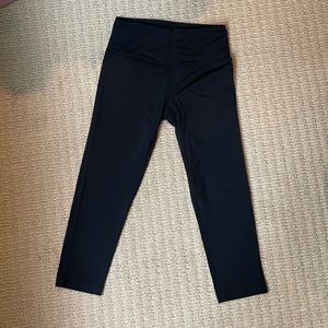 Studio Lite Crop Leggings
ZELLA